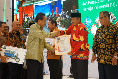 Bupati Alfedri Terima Sertifikat SNI Pasar Rakyat Belantik Raya dari Kemendag RI